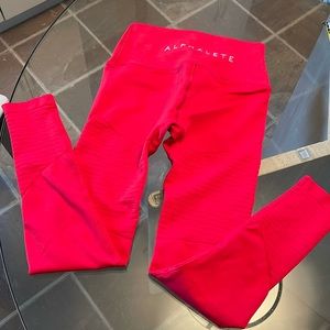 Alphalete Revival Leggings, S, comfy and flattering, breathable fabric EUC